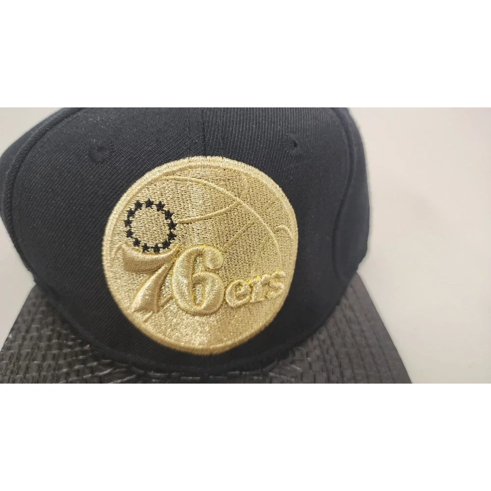 Mitchell &‎ Ness Philadelphia 76ers Fool's Black Leather Patch Brim Snapback Hat